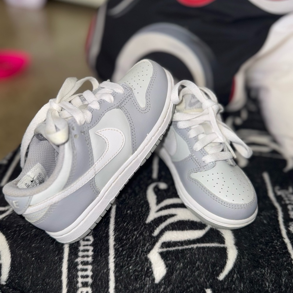 Nike Kids Sneakers in White and Light Gray